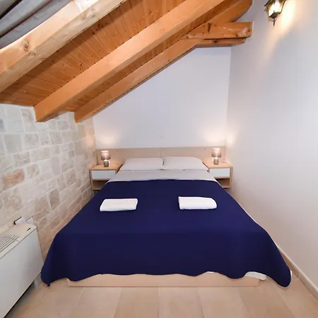 بيت للعطل Authentic Stone House,