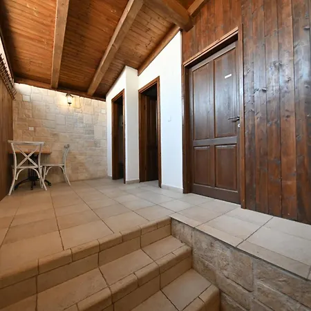 Casa vacanze Authentic Stone House, Zara