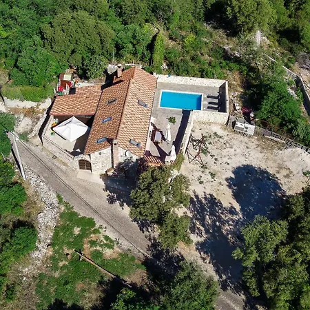 Casa vacanze Authentic Stone House, *