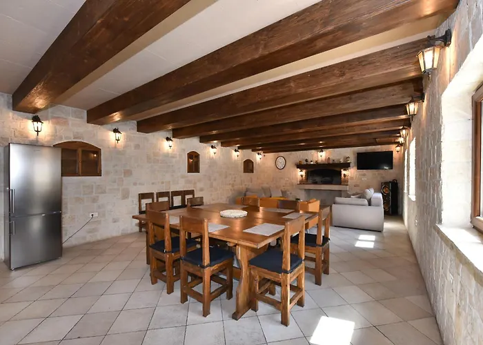 Authentic Stone House, Casa vacanze