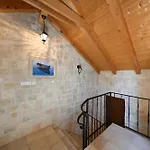 Authentic Stone House, Nyaraló *