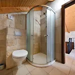Authentic Stone House, Zára