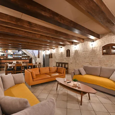 Authentic Stone House, Prázdninový dům *