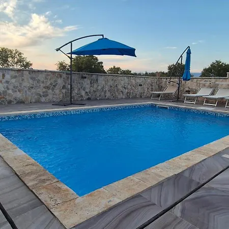 Authentic Stone House, Holiday home *
